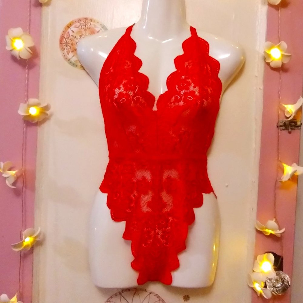 Scalloped Floral Lace (M) Racy Red Teddie